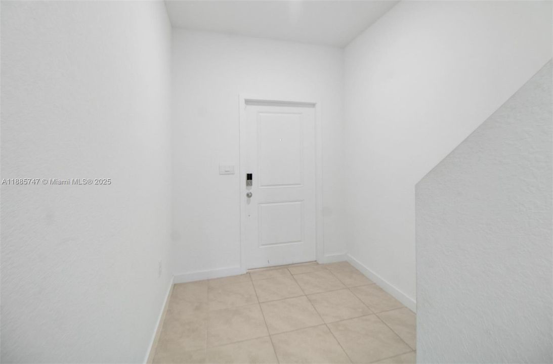 最近租的: $3,300 (3 贝兹, 2 浴室, 1597 平方英尺)