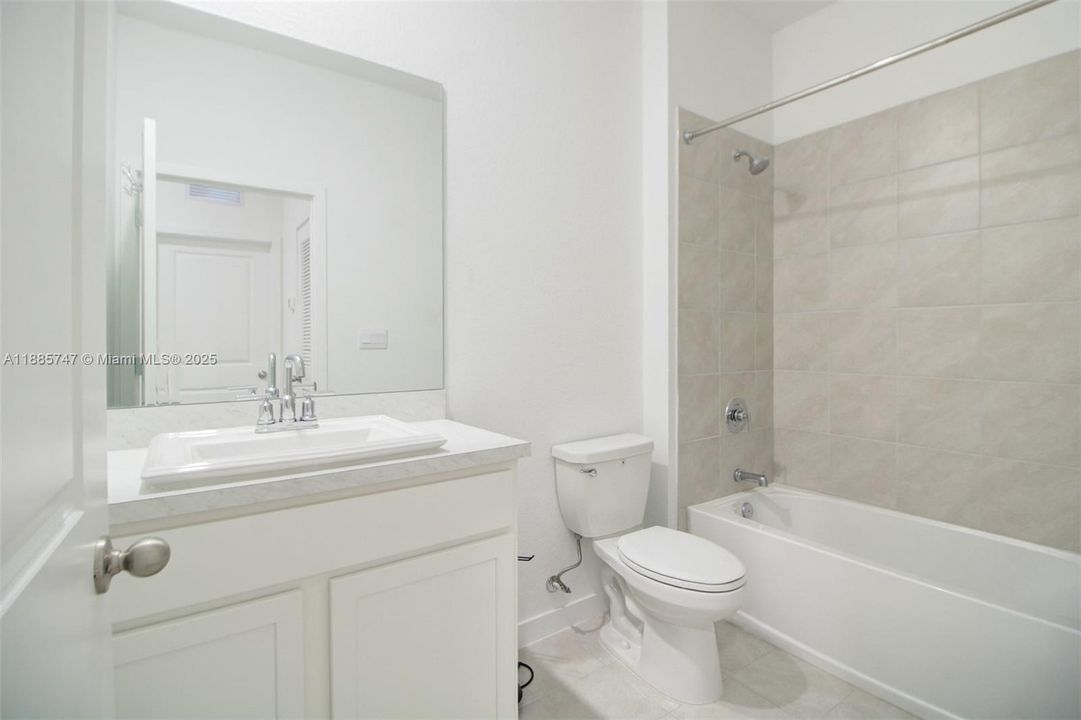 最近租的: $3,300 (3 贝兹, 2 浴室, 1597 平方英尺)