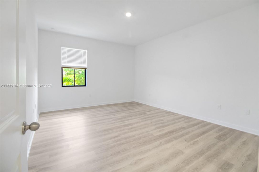 最近租的: $3,300 (3 贝兹, 2 浴室, 1597 平方英尺)