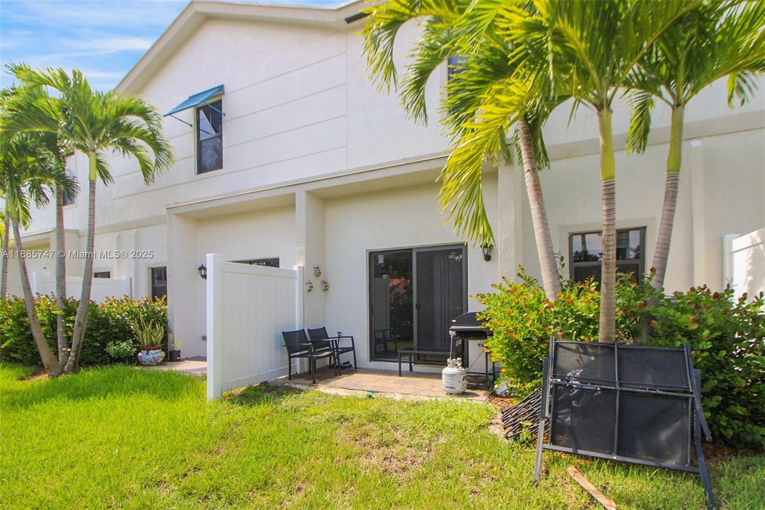 最近租的: $3,300 (3 贝兹, 2 浴室, 1597 平方英尺)