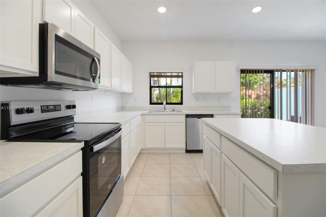 最近租的: $3,300 (3 贝兹, 2 浴室, 1597 平方英尺)