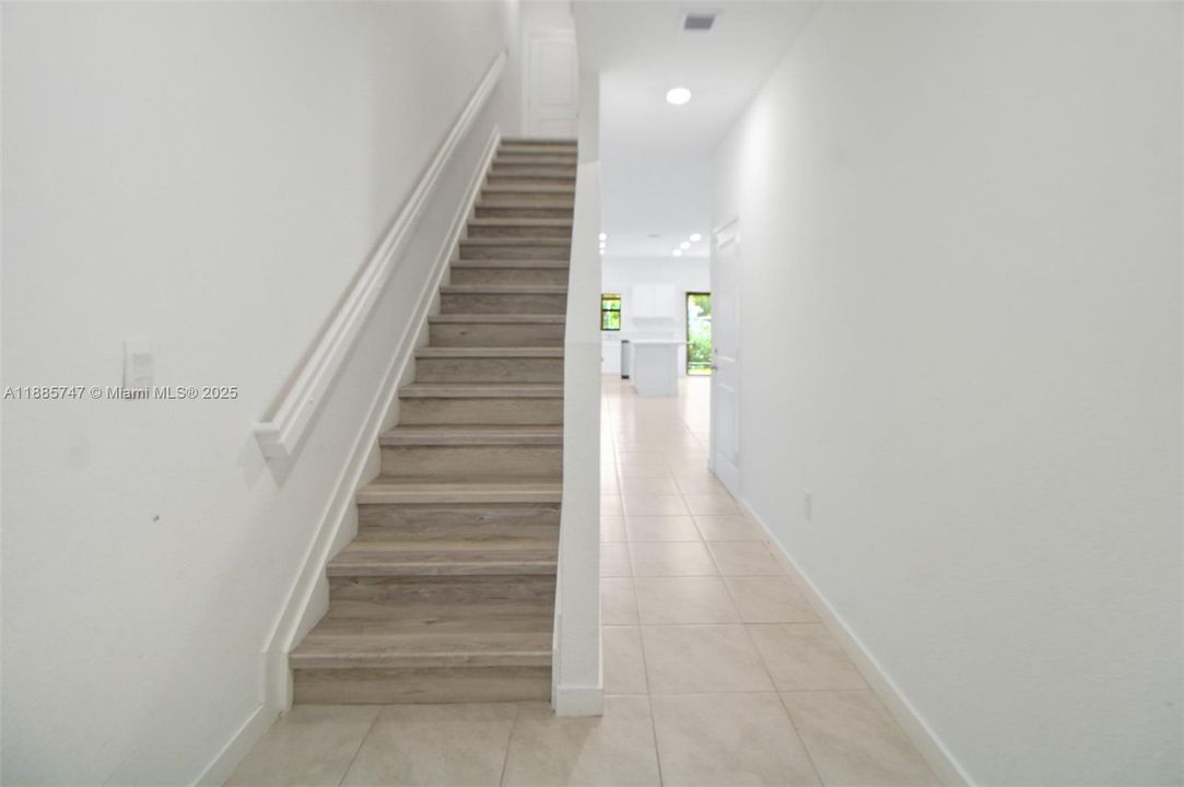 最近租的: $3,300 (3 贝兹, 2 浴室, 1597 平方英尺)