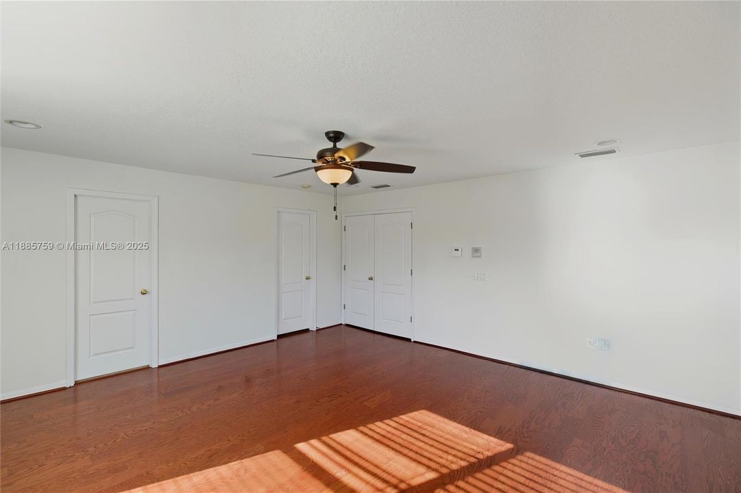 На продажу: $389,000 (4 спален, 2 ванн, 3314 Квадратных фут)