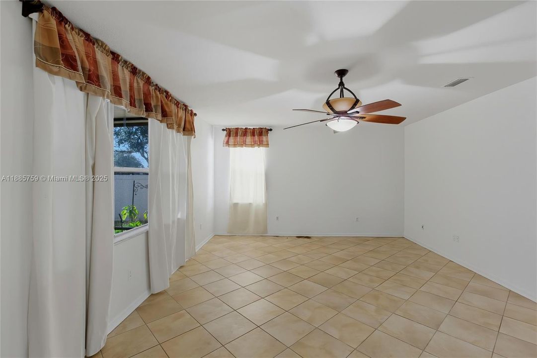 На продажу: $389,000 (4 спален, 2 ванн, 3314 Квадратных фут)