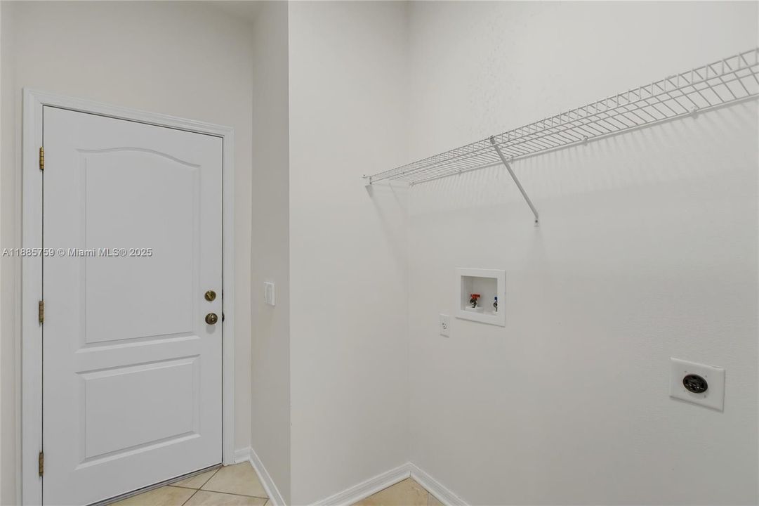 На продажу: $389,000 (4 спален, 2 ванн, 3314 Квадратных фут)