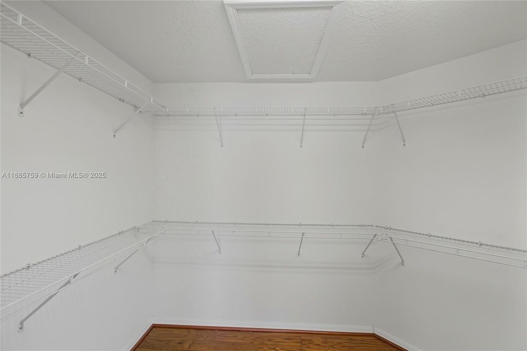 На продажу: $389,000 (4 спален, 2 ванн, 3314 Квадратных фут)