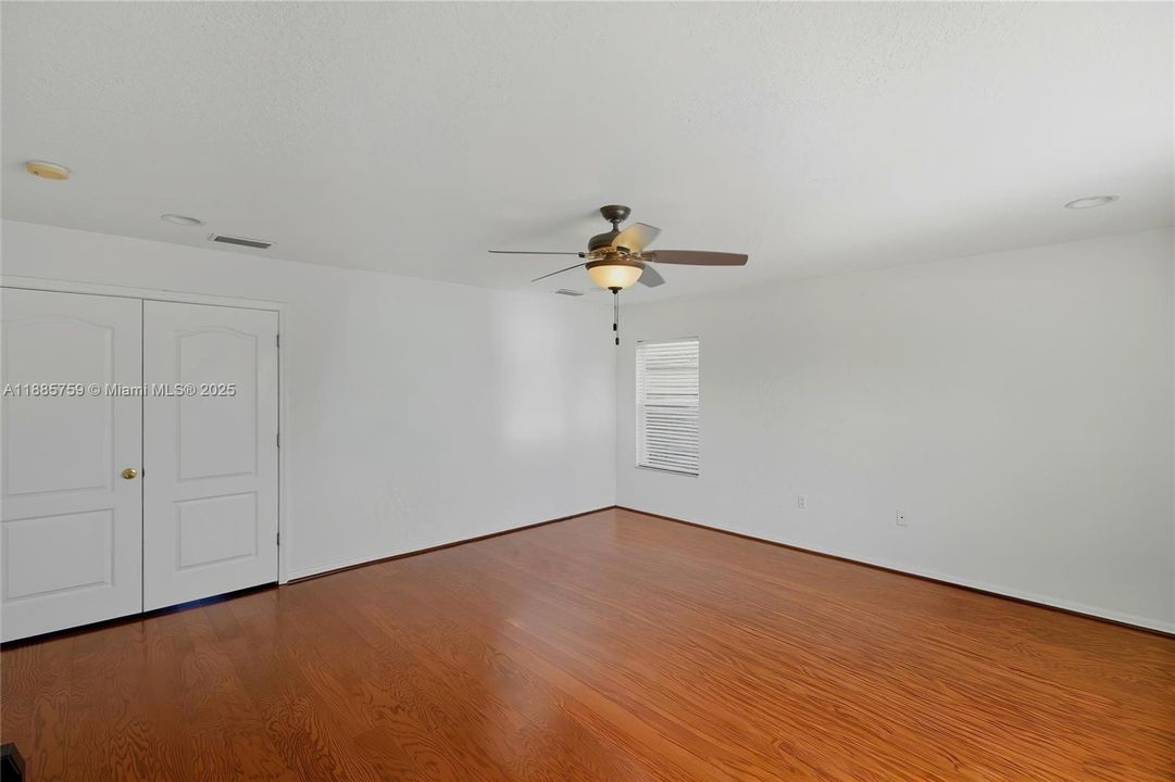 На продажу: $389,000 (4 спален, 2 ванн, 3314 Квадратных фут)