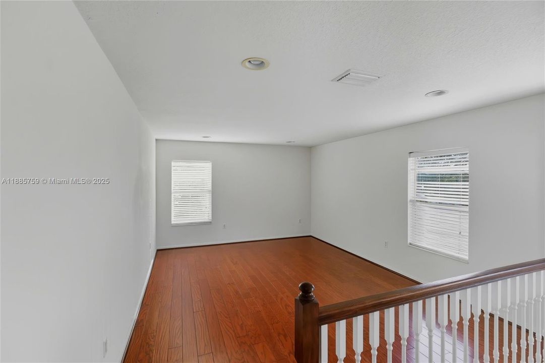 На продажу: $389,000 (4 спален, 2 ванн, 3314 Квадратных фут)