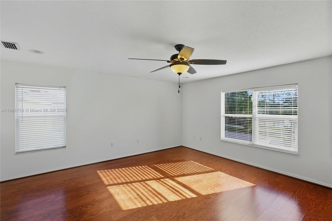 На продажу: $389,000 (4 спален, 2 ванн, 3314 Квадратных фут)