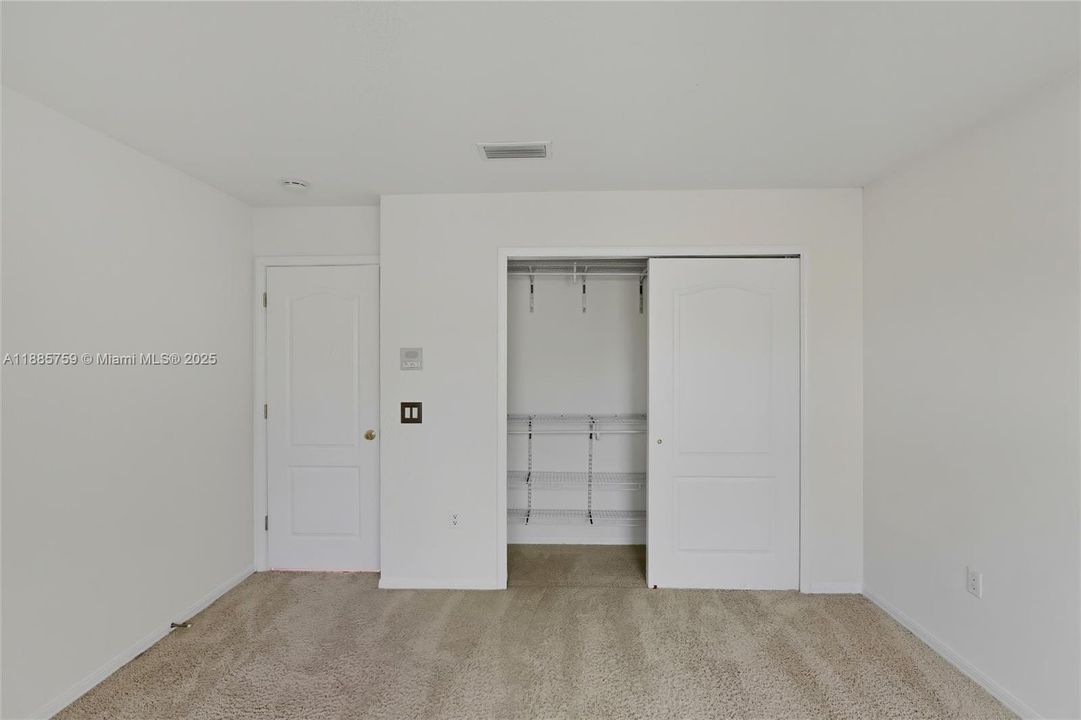 На продажу: $389,000 (4 спален, 2 ванн, 3314 Квадратных фут)