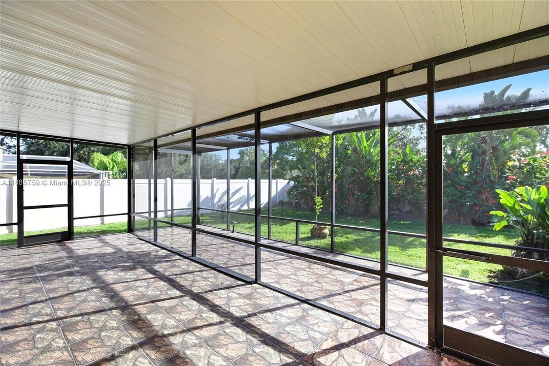 На продажу: $389,000 (4 спален, 2 ванн, 3314 Квадратных фут)