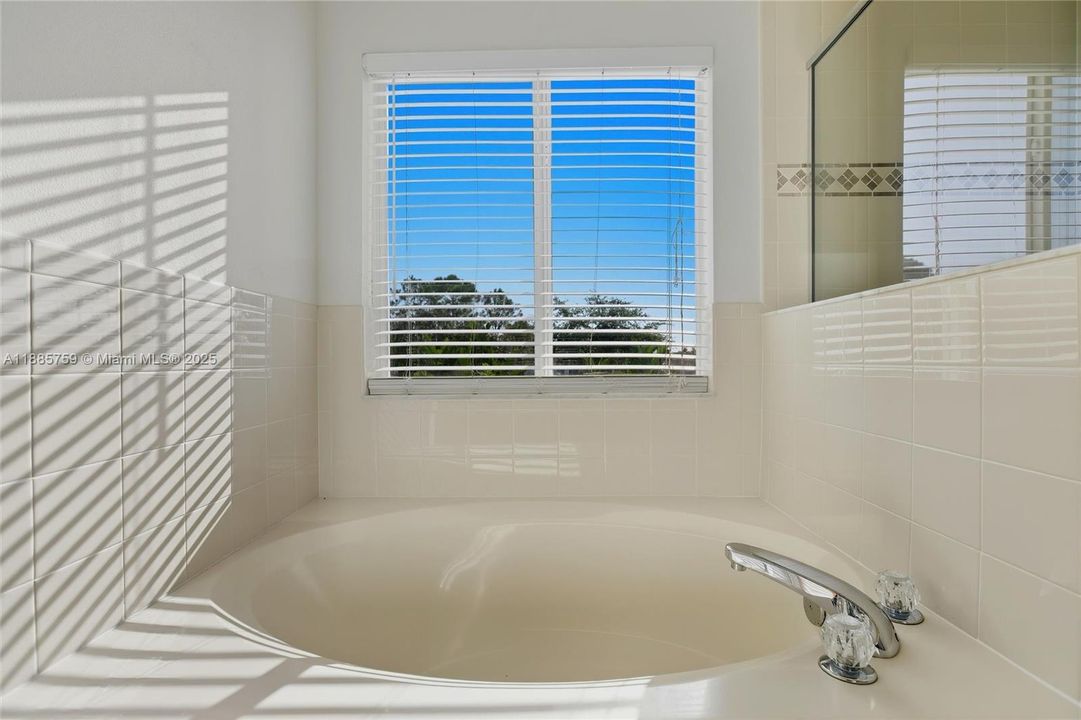 На продажу: $389,000 (4 спален, 2 ванн, 3314 Квадратных фут)