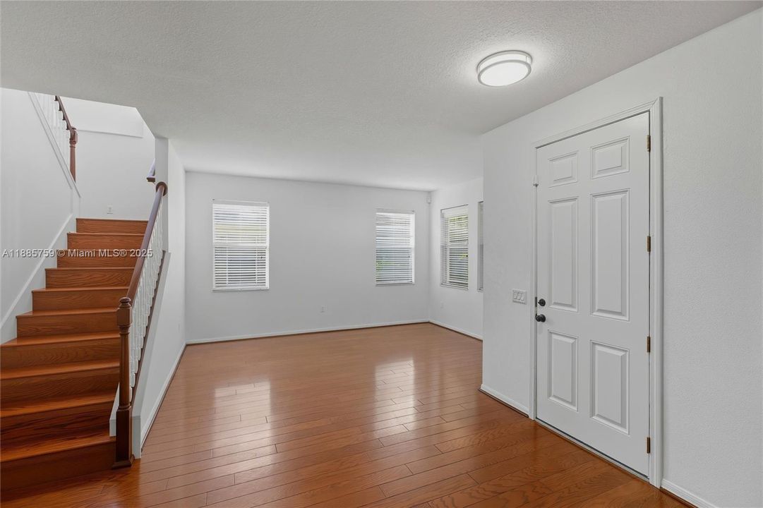 На продажу: $389,000 (4 спален, 2 ванн, 3314 Квадратных фут)