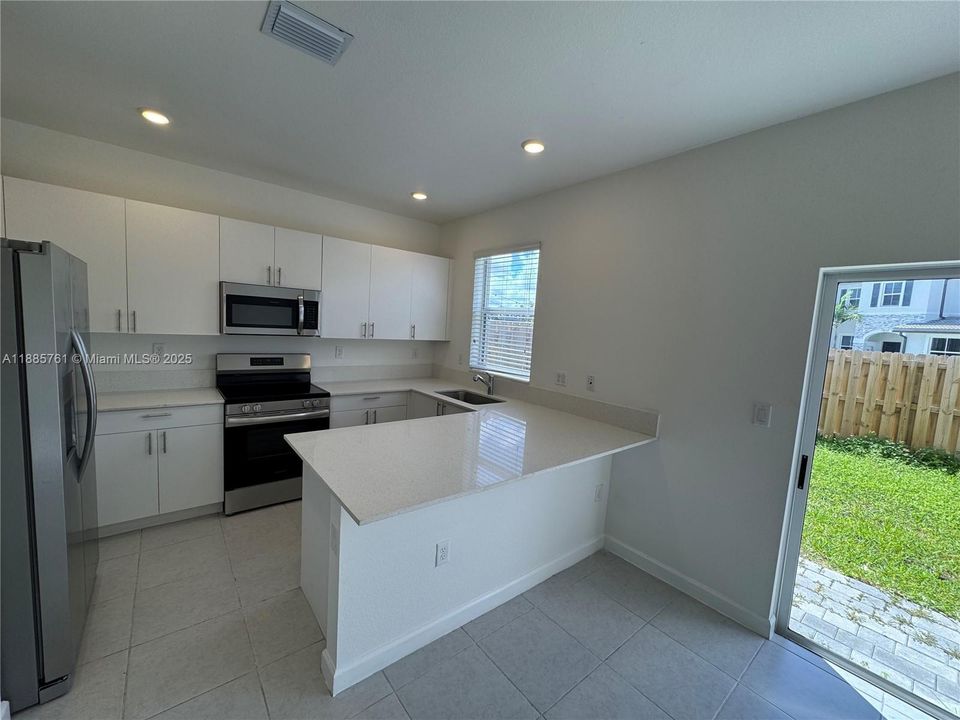 Недавно арендовано: $2,349 (3 спален, 2 ванн, 1483 Квадратных фут)