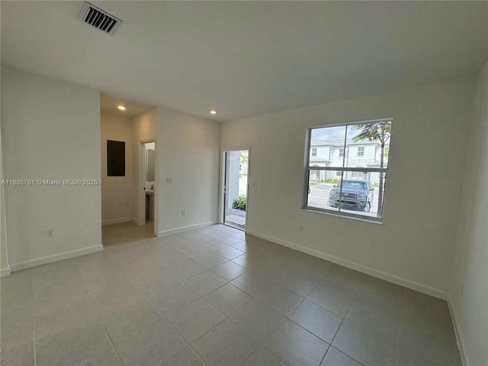 Недавно арендовано: $2,349 (3 спален, 2 ванн, 1483 Квадратных фут)