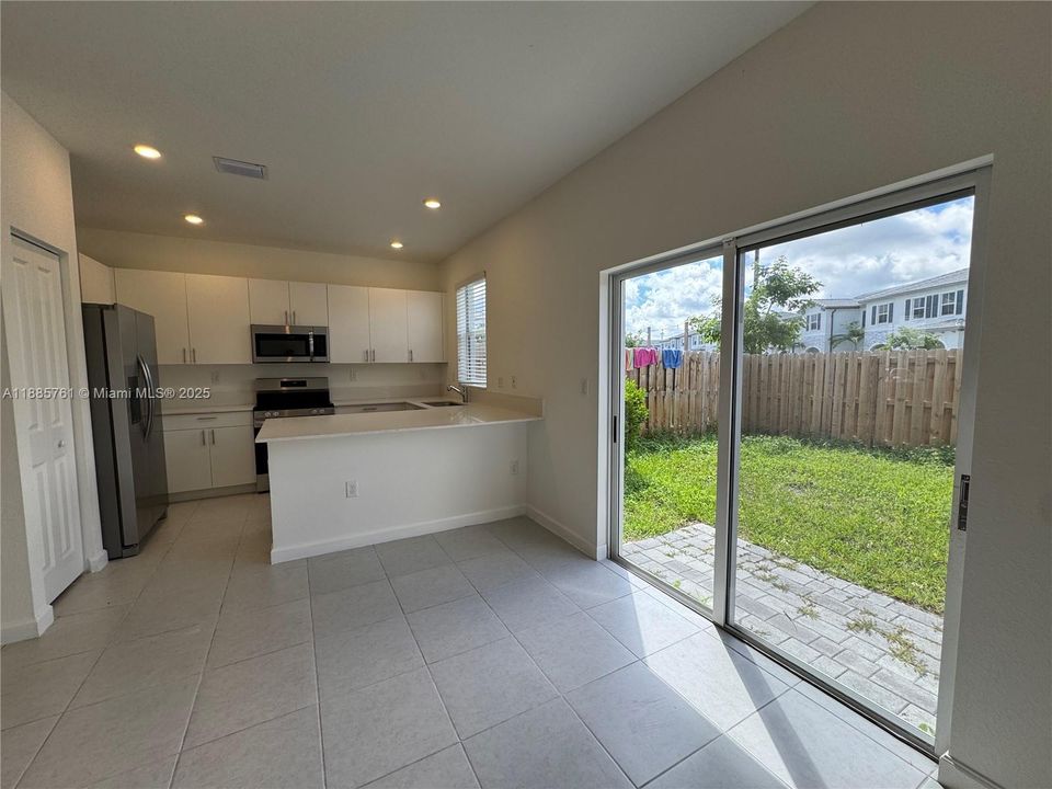 Недавно арендовано: $2,349 (3 спален, 2 ванн, 1483 Квадратных фут)