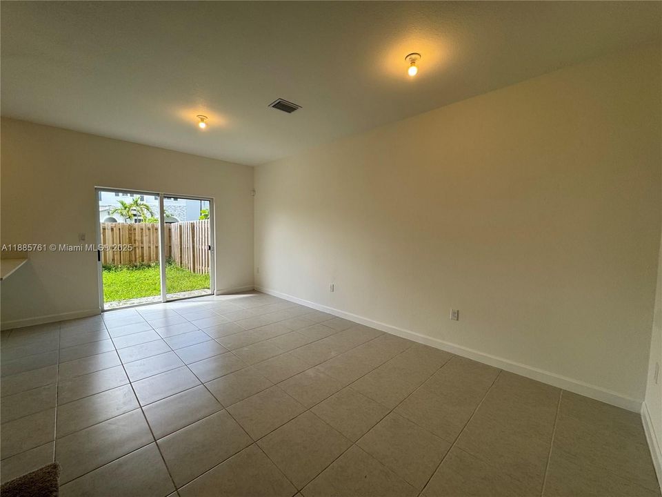 Недавно арендовано: $2,349 (3 спален, 2 ванн, 1483 Квадратных фут)