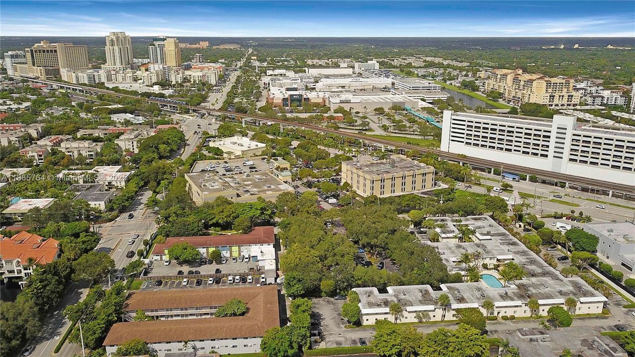 На продажу: $375,000 (2 спален, 1 ванн, 805 Квадратных фут)