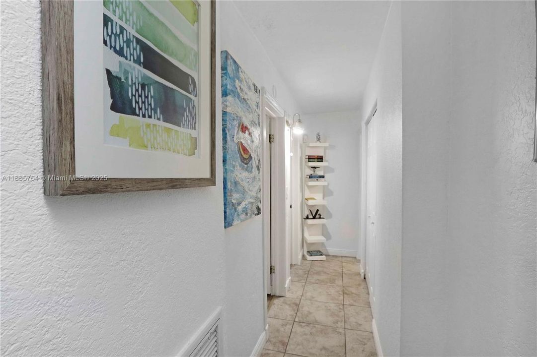 На продажу: $375,000 (2 спален, 1 ванн, 805 Квадратных фут)