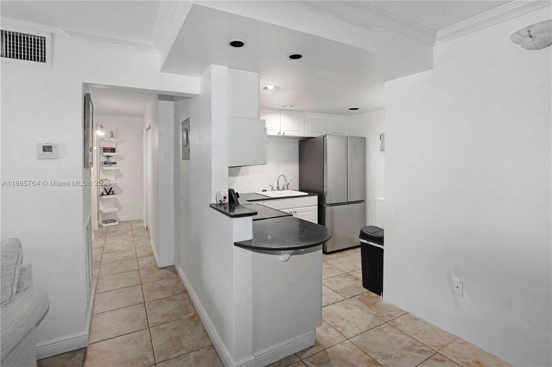 На продажу: $375,000 (2 спален, 1 ванн, 805 Квадратных фут)