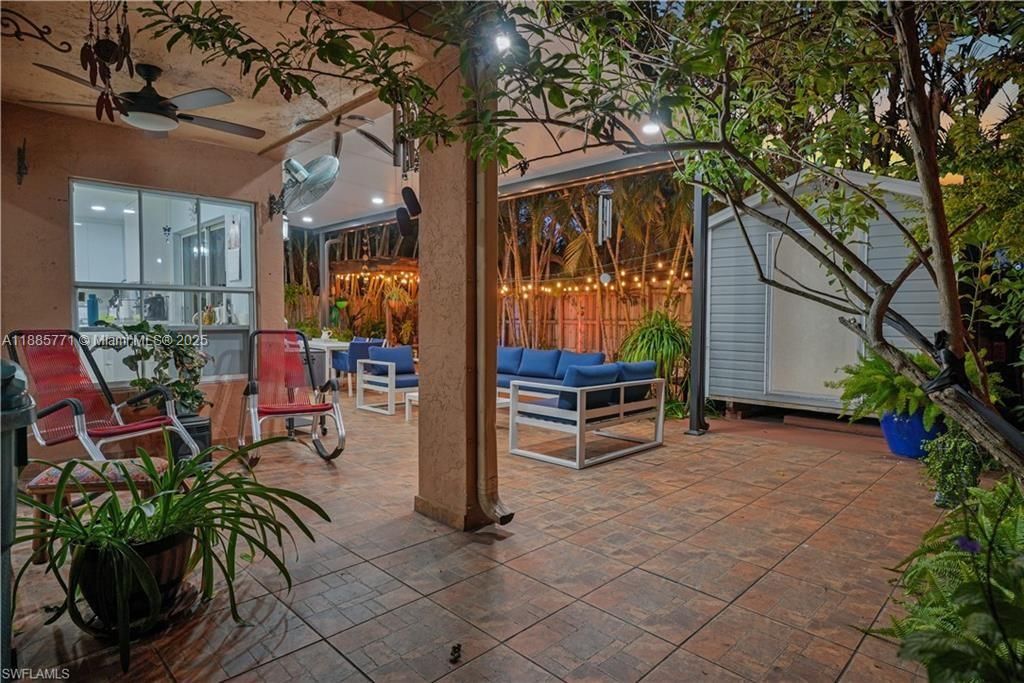 Activo con contrato: $719,000 (3 camas, 2 baños, 2251 Pies cuadrados)