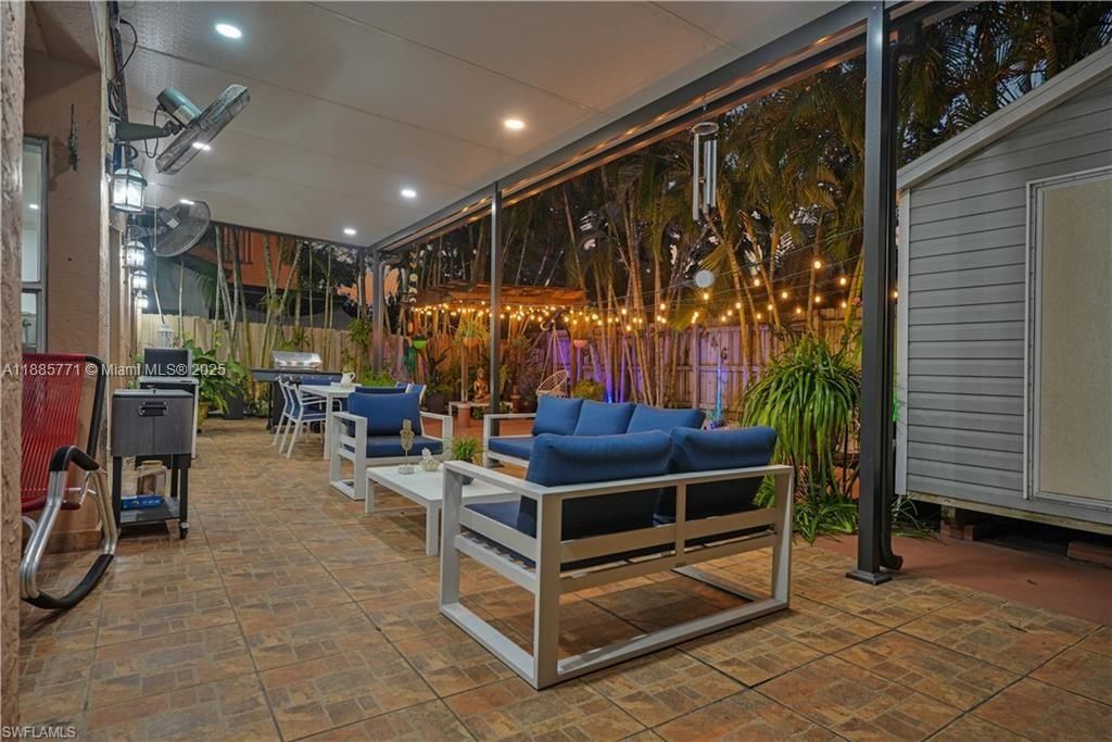 Activo con contrato: $719,000 (3 camas, 2 baños, 2251 Pies cuadrados)