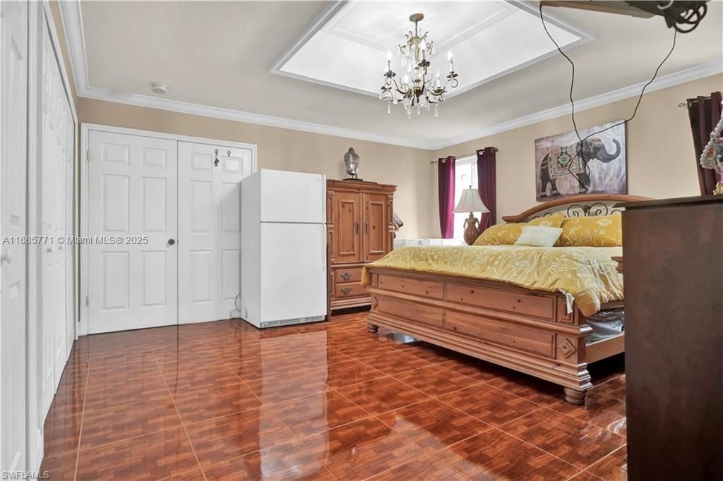 Activo con contrato: $719,000 (3 camas, 2 baños, 2251 Pies cuadrados)