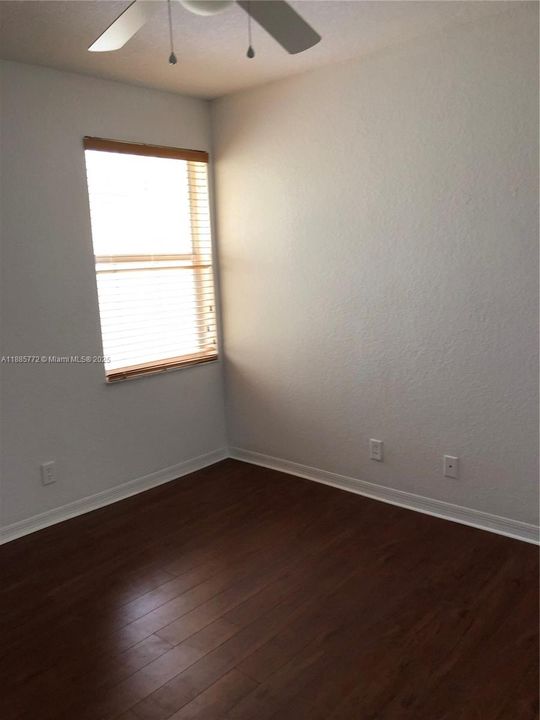 Под контрактом: $3,300 (3 спален, 2 ванн, 1461 Квадратных фут)