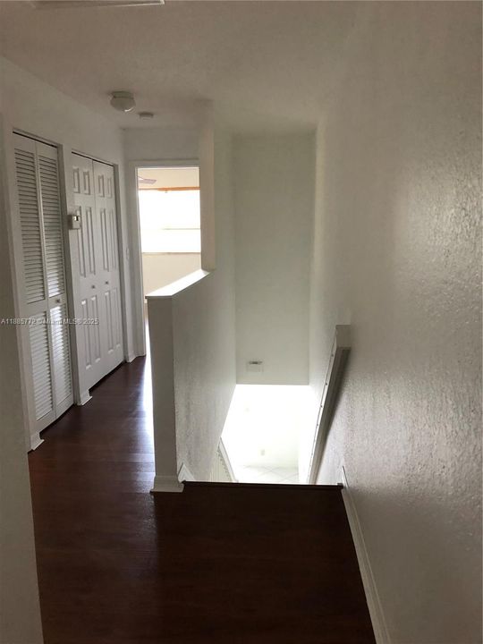 Под контрактом: $3,300 (3 спален, 2 ванн, 1461 Квадратных фут)