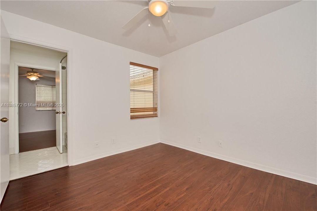 Под контрактом: $3,300 (3 спален, 2 ванн, 1461 Квадратных фут)