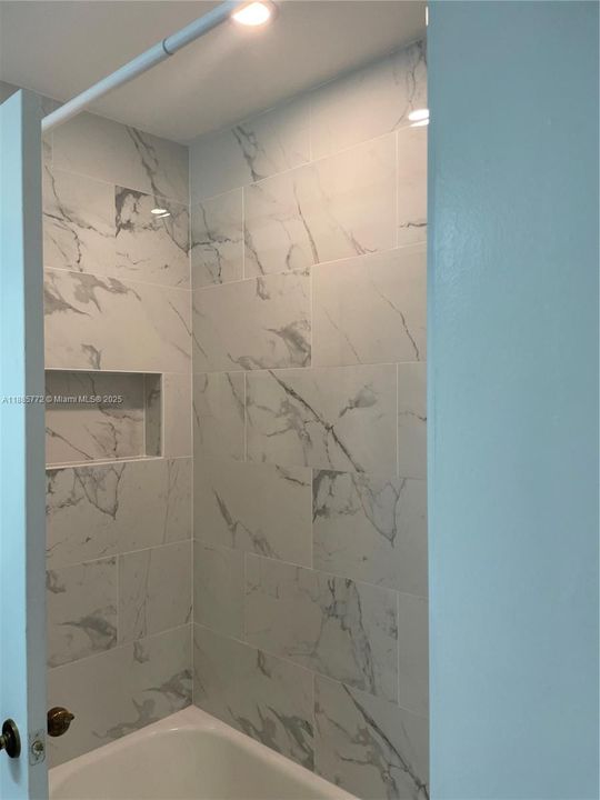 Под контрактом: $3,300 (3 спален, 2 ванн, 1461 Квадратных фут)