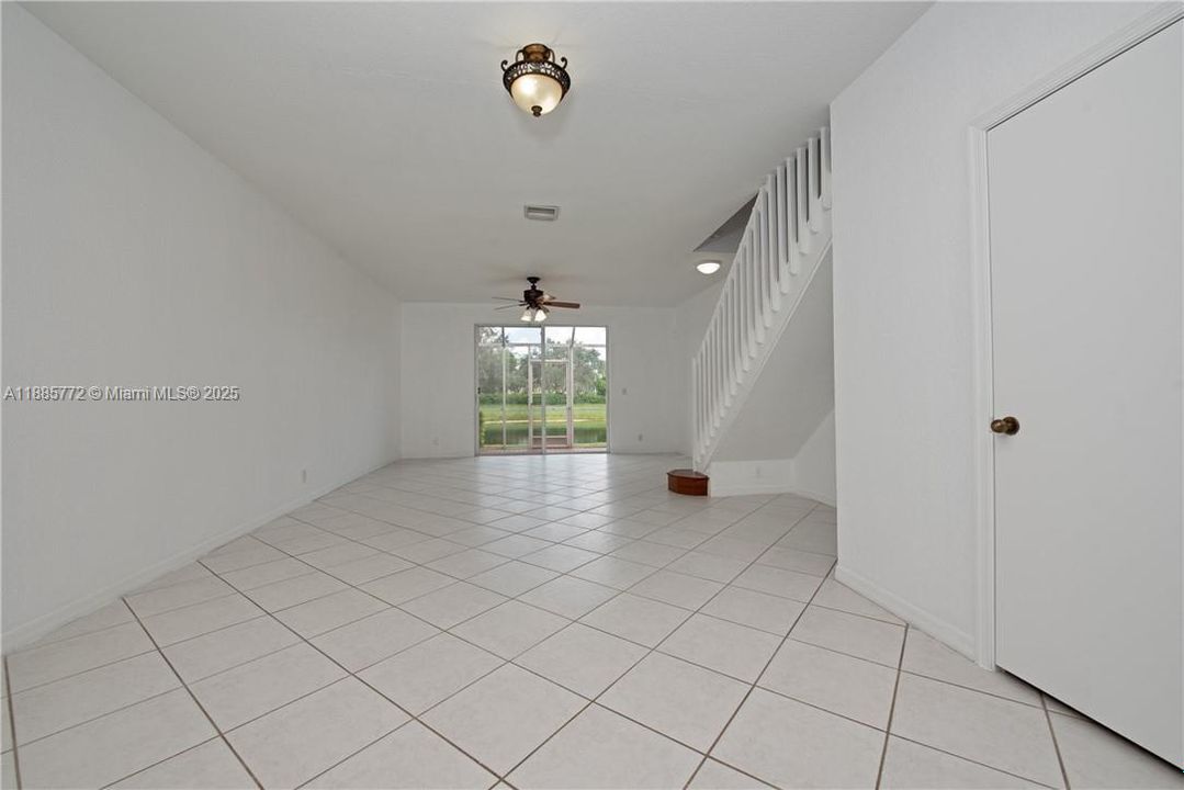 Под контрактом: $3,300 (3 спален, 2 ванн, 1461 Квадратных фут)