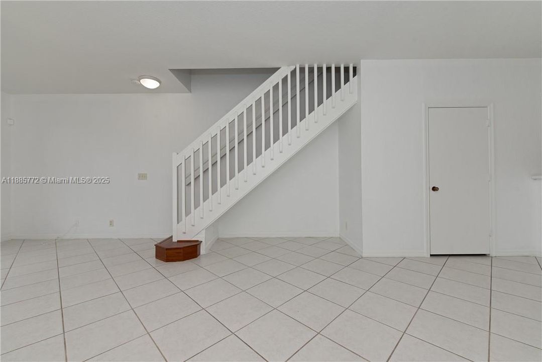 Под контрактом: $3,300 (3 спален, 2 ванн, 1461 Квадратных фут)