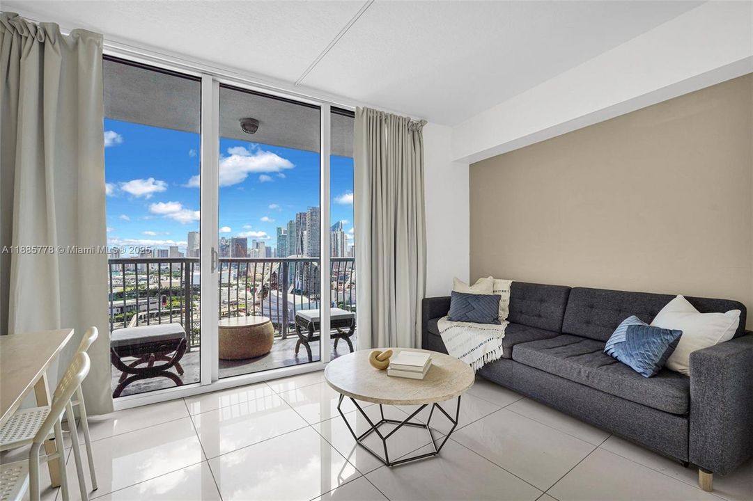 For Sale: $305,000 (0 beds, 1 baths, 503 Square Feet)