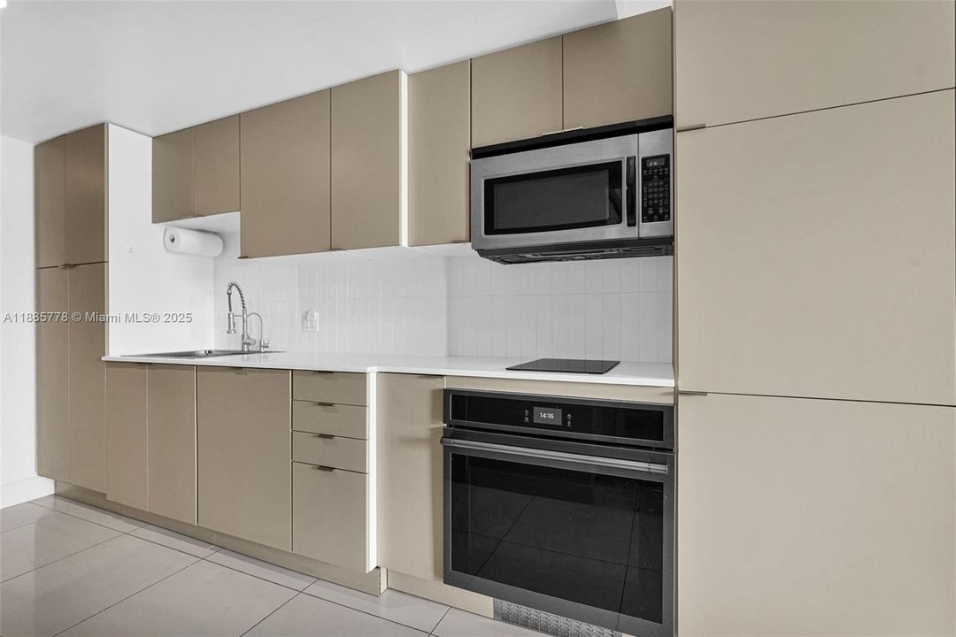 For Sale: $305,000 (0 beds, 1 baths, 503 Square Feet)