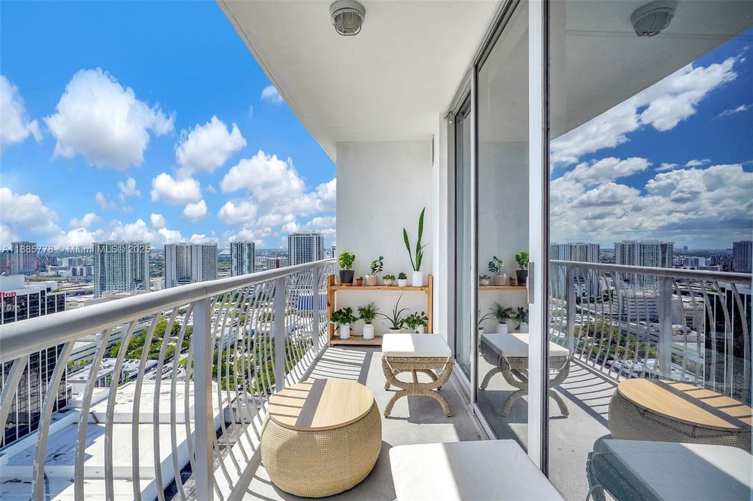 For Sale: $305,000 (0 beds, 1 baths, 503 Square Feet)