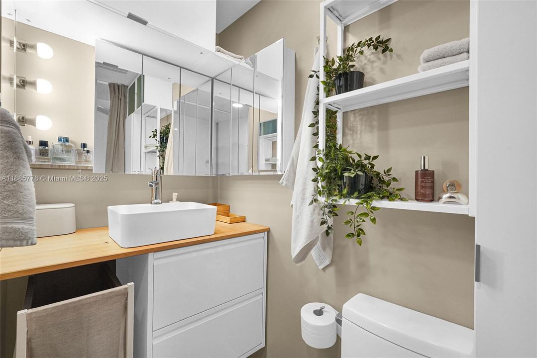 For Sale: $305,000 (0 beds, 1 baths, 503 Square Feet)