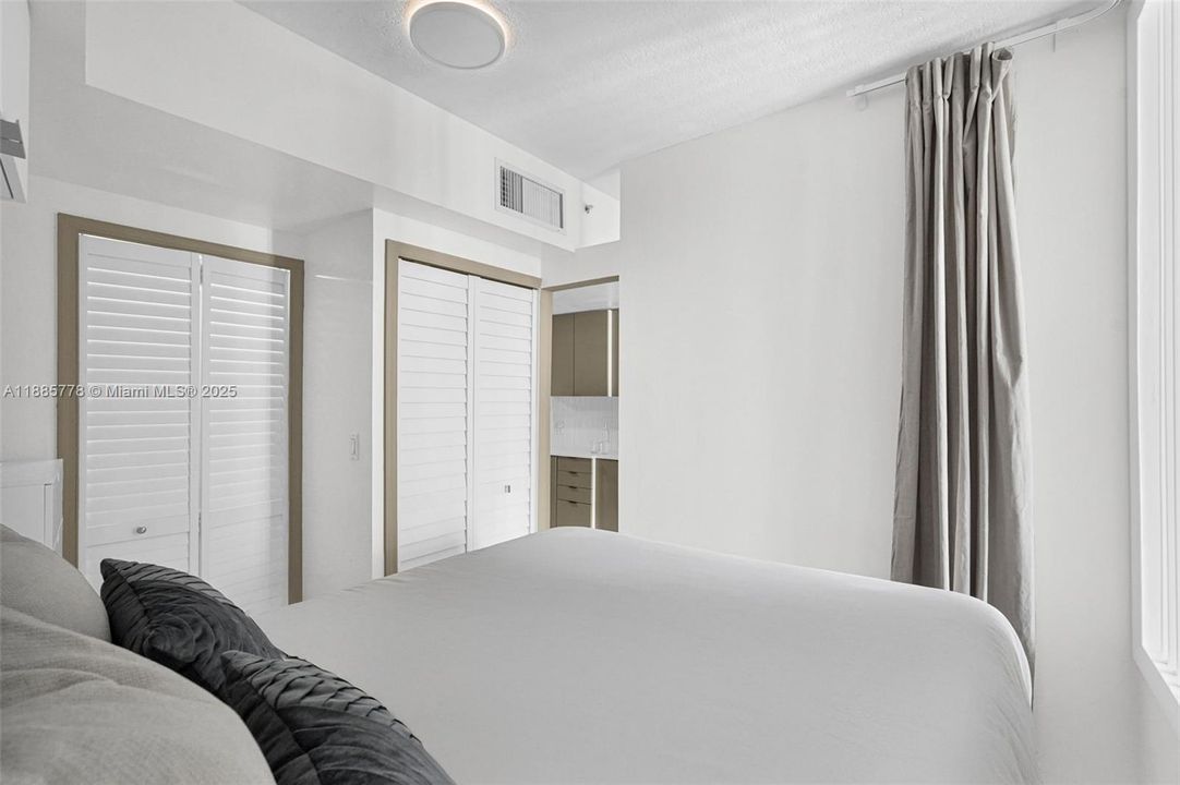 For Sale: $305,000 (0 beds, 1 baths, 503 Square Feet)