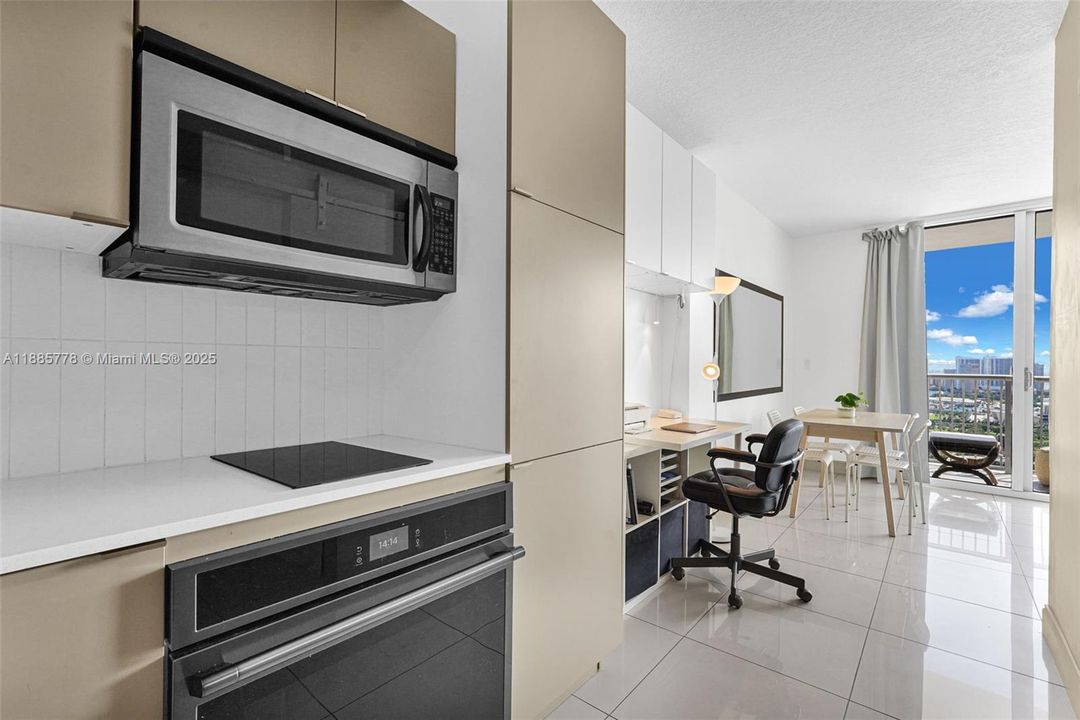 For Sale: $305,000 (0 beds, 1 baths, 503 Square Feet)