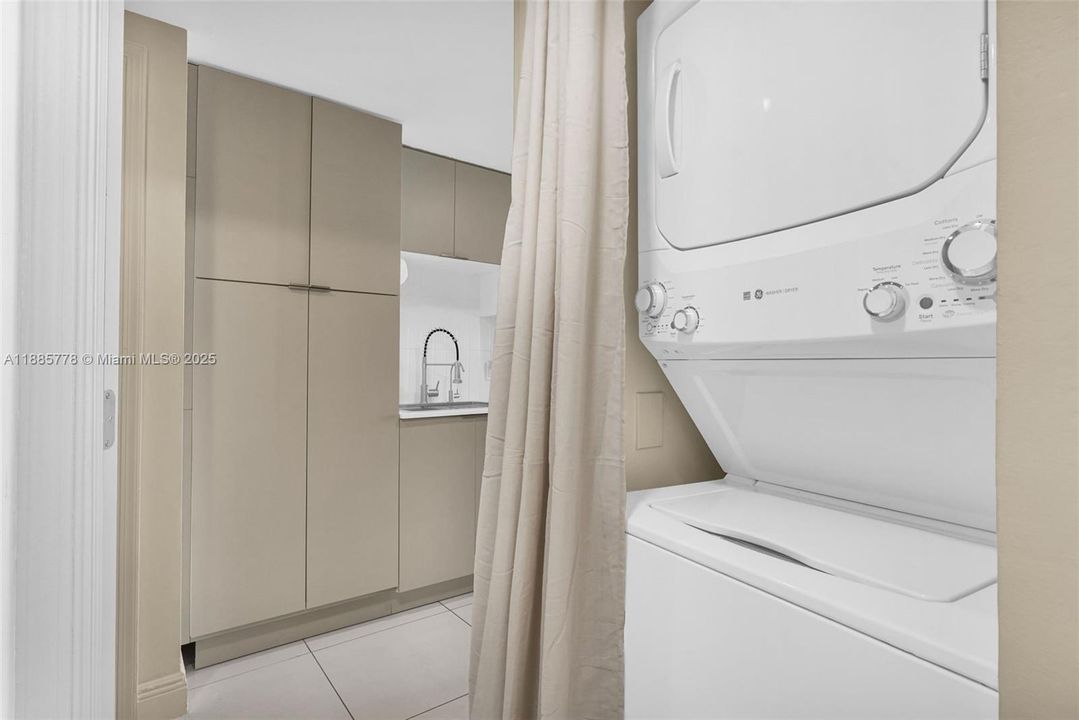 For Sale: $305,000 (0 beds, 1 baths, 503 Square Feet)