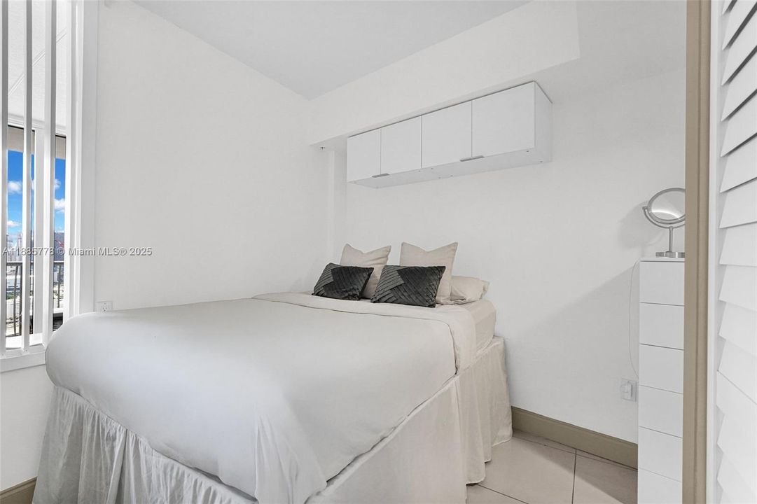 For Sale: $305,000 (0 beds, 1 baths, 503 Square Feet)