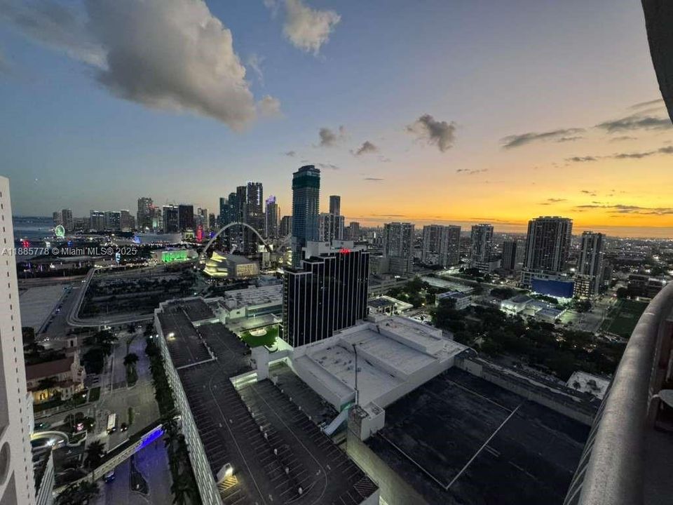 For Sale: $305,000 (0 beds, 1 baths, 503 Square Feet)