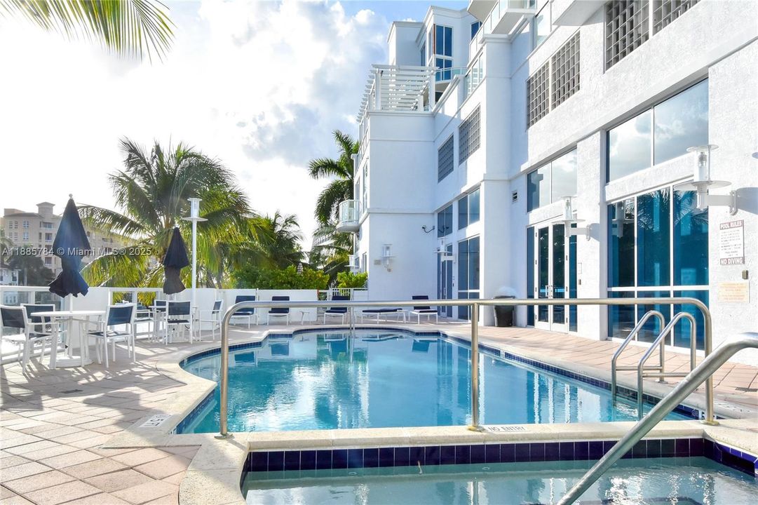 En Venta: $1,100,000 (4 camas, 4 baños, 3270 Pies cuadrados)