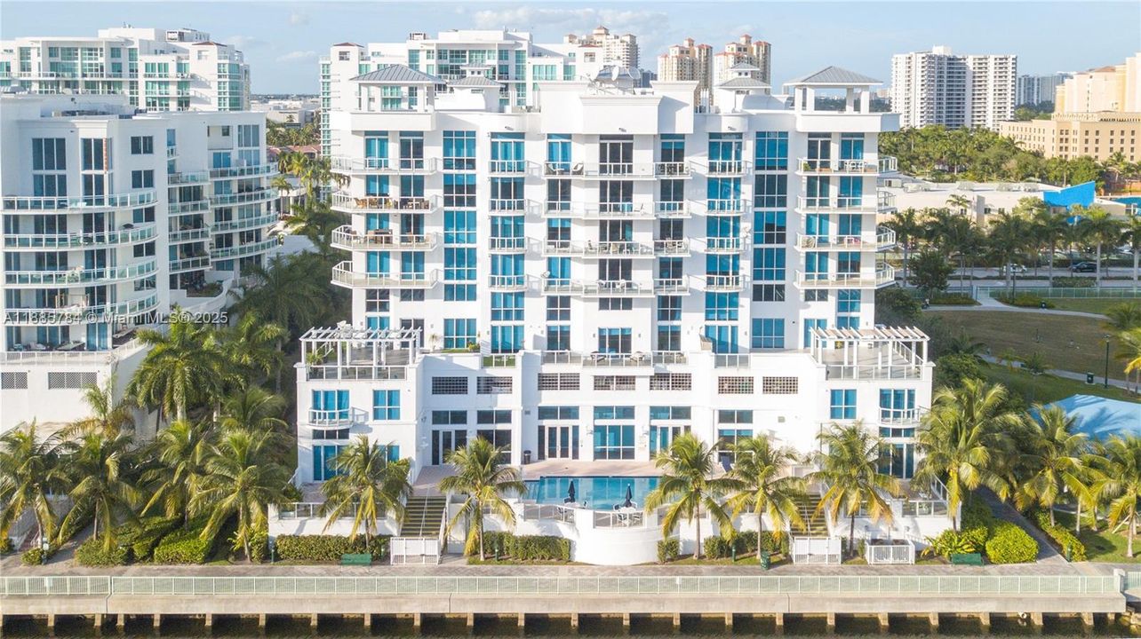 En Venta: $1,100,000 (4 camas, 4 baños, 3270 Pies cuadrados)