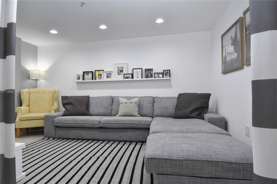 En Venta: $1,100,000 (4 camas, 4 baños, 3270 Pies cuadrados)