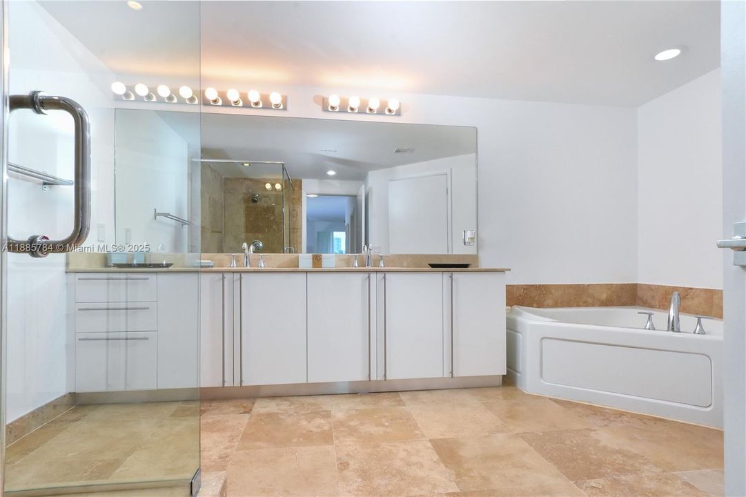 En Venta: $1,100,000 (4 camas, 4 baños, 3270 Pies cuadrados)