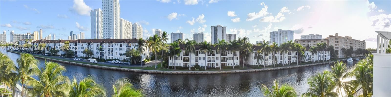 En Venta: $1,100,000 (4 camas, 4 baños, 3270 Pies cuadrados)