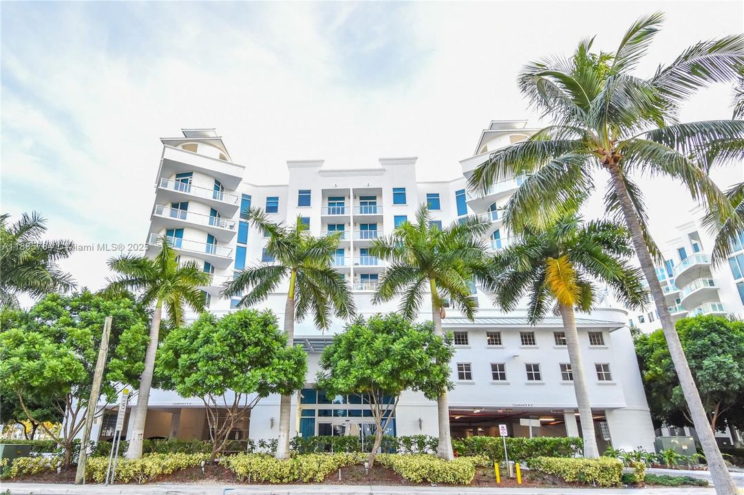 En Venta: $1,100,000 (4 camas, 4 baños, 3270 Pies cuadrados)