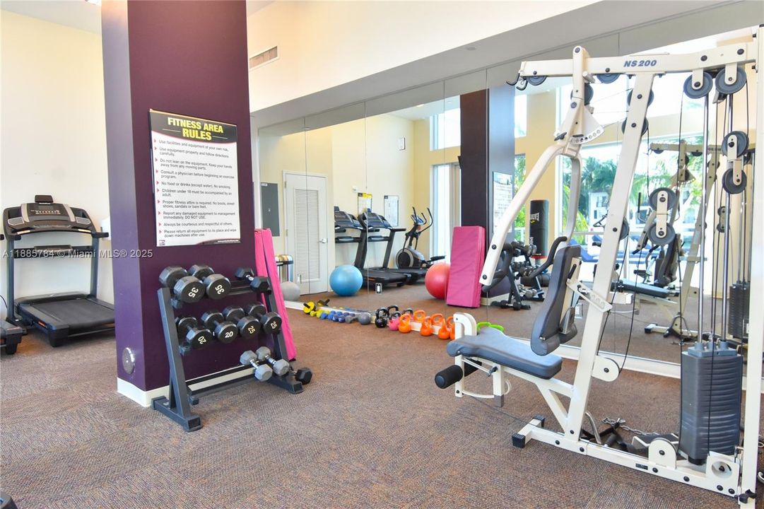 En Venta: $1,100,000 (4 camas, 4 baños, 3270 Pies cuadrados)