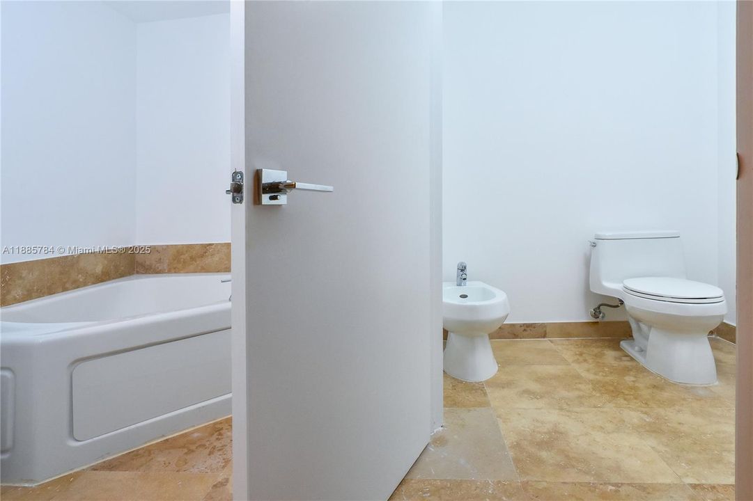 En Venta: $1,100,000 (4 camas, 4 baños, 3270 Pies cuadrados)